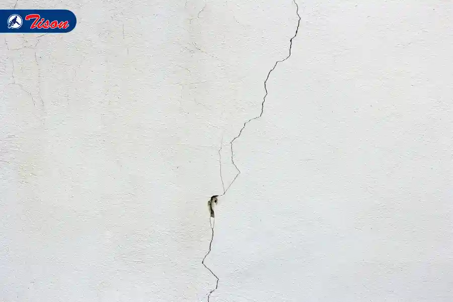 Tường bị nứt nhỏ