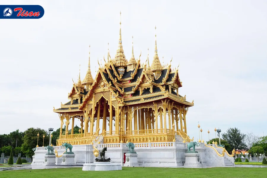 Đền chùa ở các quốc gia Đông Nam Á sơn nhũ vàng