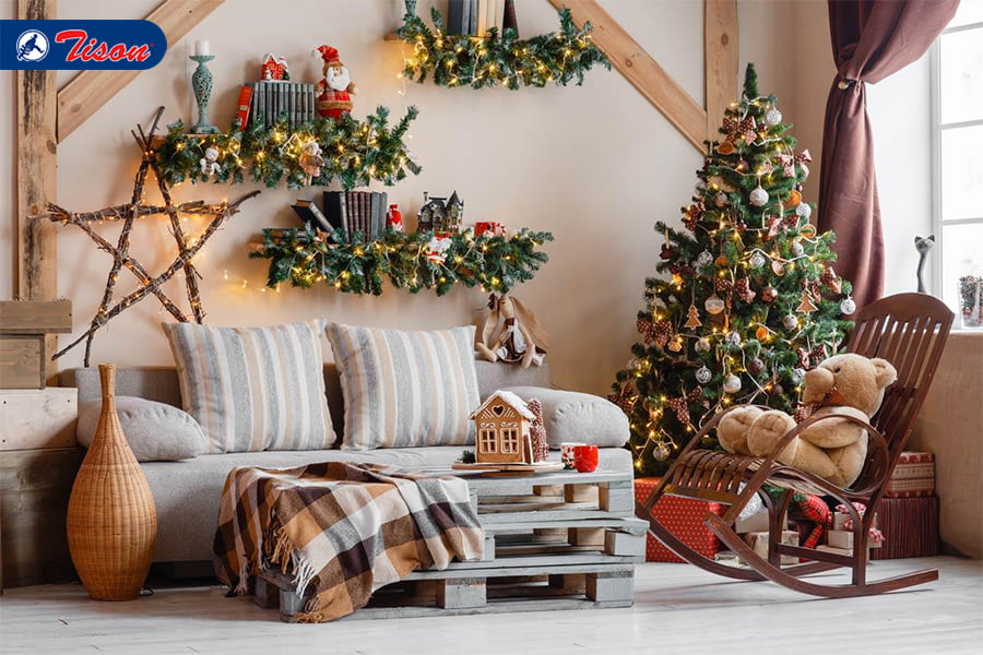 Trang trí Giáng Sinh phong cách cổ điển phối cùng màu tường Dark Vanilla 2-8-2 mang đến sự sang trọng