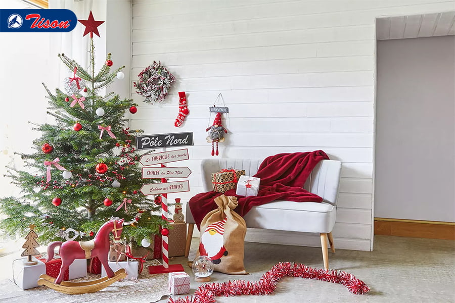Những gam màu truyền thống: Cadmium Red 1-1-7 - Porcelain White 3-35-1 - Pine Tree 5-18-6 quen thuộc cho mùa Giáng Sinh thêm rực rỡ